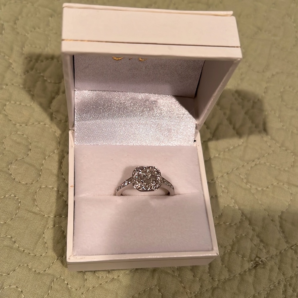Gorgeous diamond ring
